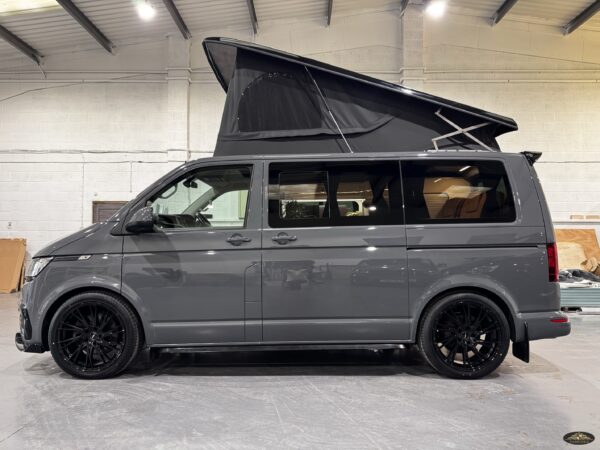 2021 VW Transporter T6.1 T32 4motion 204BHP Euro6 7sp DSG SWB - Image 9