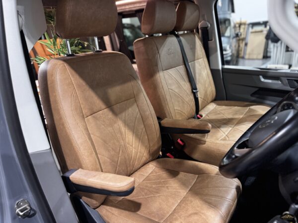 2021 VW Transporter T6.1 T32 4motion 204BHP Euro6 7sp DSG SWB - Image 10