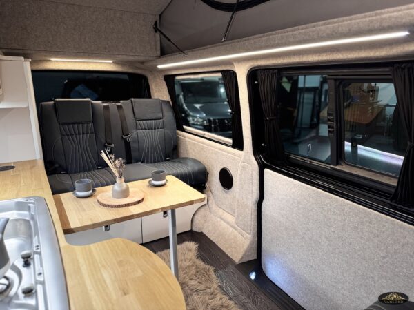 2022 VW Transporter T6.1 T32 150BHP Euro6 7sp DSG LWB - Image 30