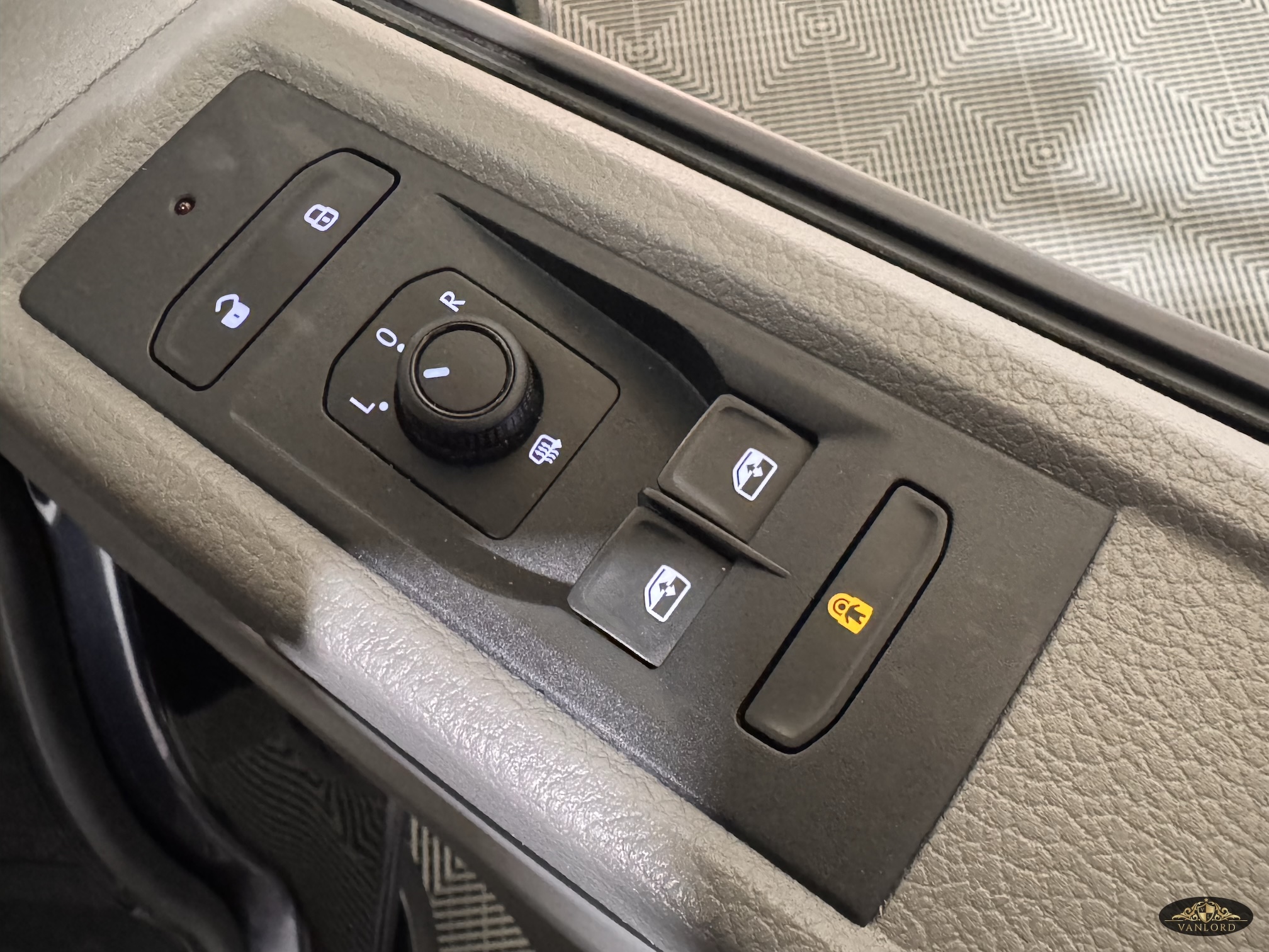 2020 VW Transporter T6.1 T32 110BHP Euro6 5sp Manual SWB - Image 15