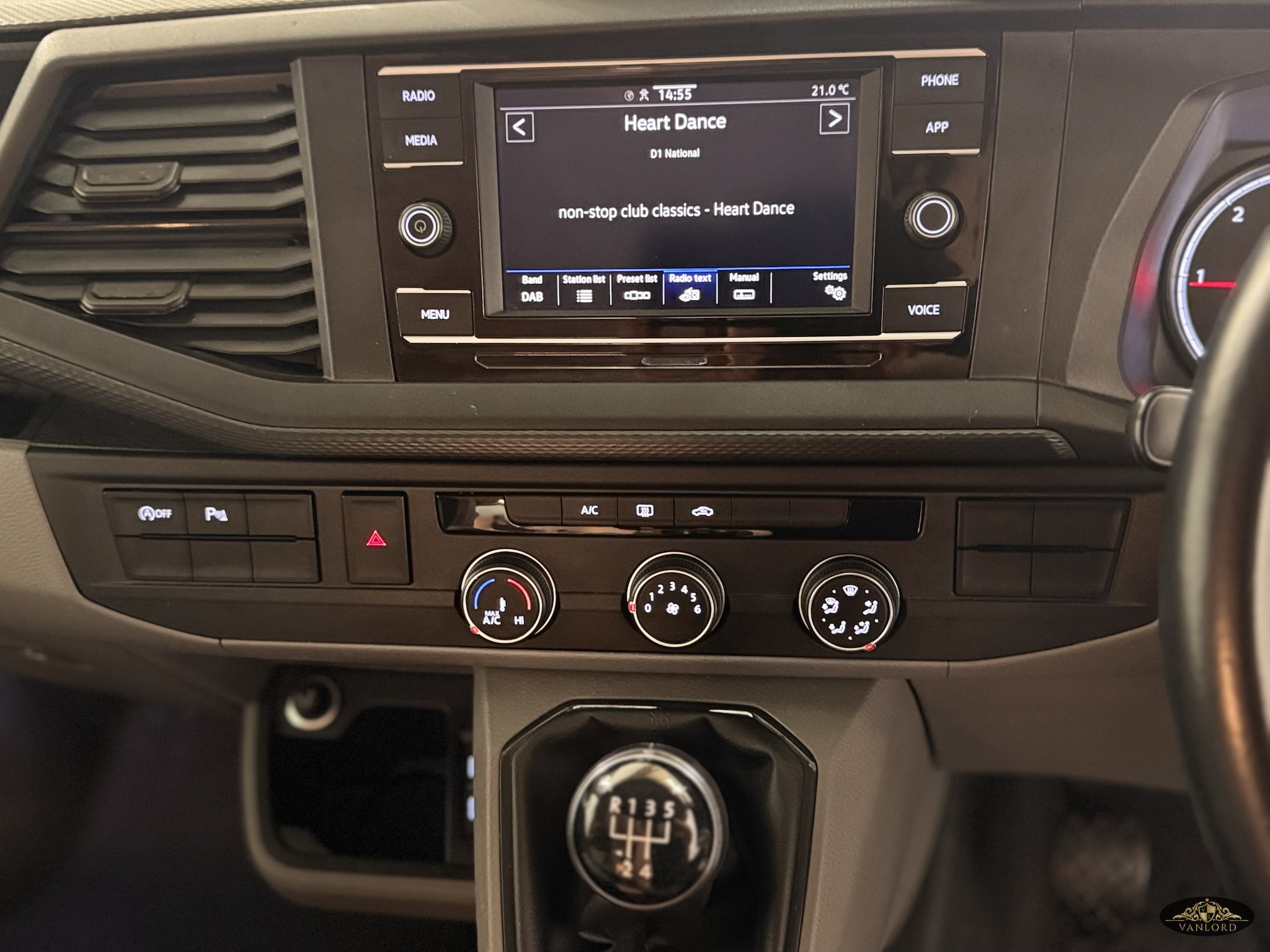 2020 VW Transporter T6.1 T32 110BHP Euro6 5sp Manual SWB - Image 17