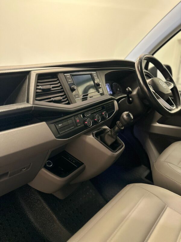 2021 VW Transporter T6.1 T32 110BHP Euro6 5sp Manual SWB - Image 10