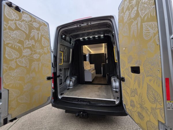2018 VW Crafter CR35 140BHP Euro6 6sp Manual L3H3 Removable Camper Pod - Image 44