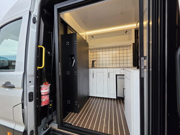 2018 VW Crafter CR35 140BHP Euro6 6sp Manual L3H3 Removable Camper Pod - Image 20