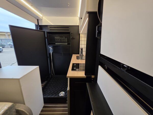 2018 VW Crafter CR35 140BHP Euro6 6sp Manual L3H3 Removable Camper Pod - Image 32