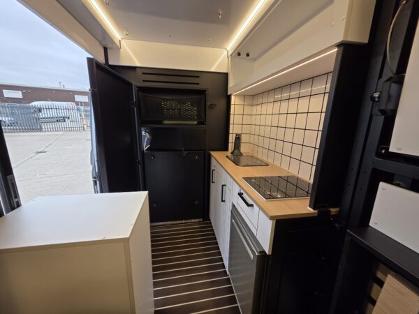 2018 VW Crafter CR35 140BHP Euro6 6sp Manual L3H3 Removable Camper Pod - Image 29