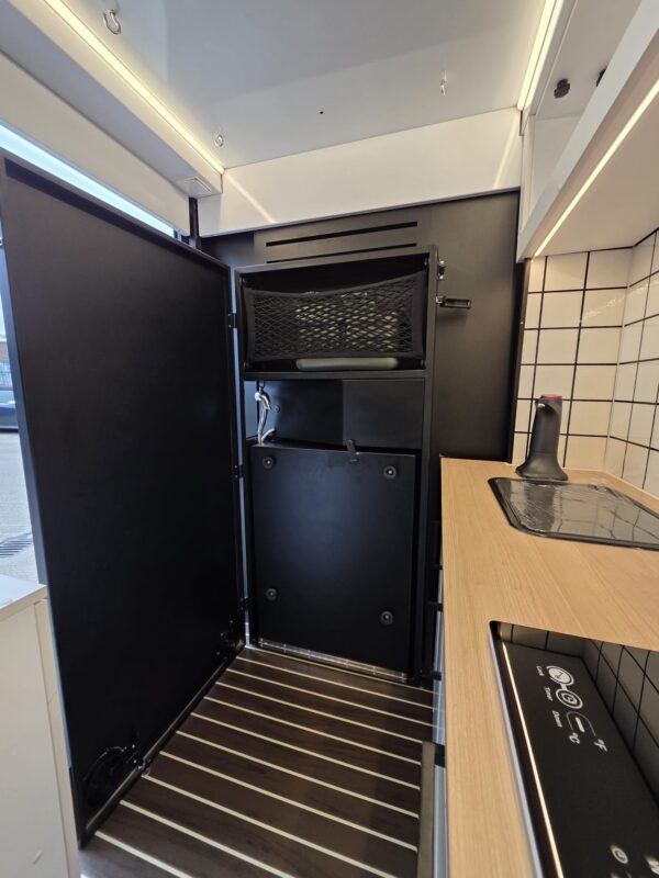 2018 VW Crafter CR35 140BHP Euro6 6sp Manual L3H3 Removable Camper Pod - Image 30