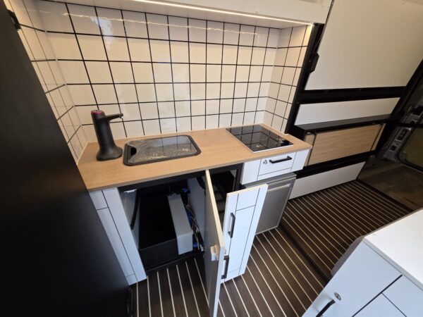 2018 VW Crafter CR35 140BHP Euro6 6sp Manual L3H3 Removable Camper Pod - Image 25