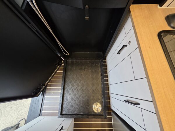 2018 VW Crafter CR35 140BHP Euro6 6sp Manual L3H3 Removable Camper Pod - Image 34