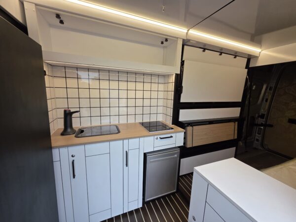 2018 VW Crafter CR35 140BHP Euro6 6sp Manual L3H3 Removable Camper Pod - Image 22