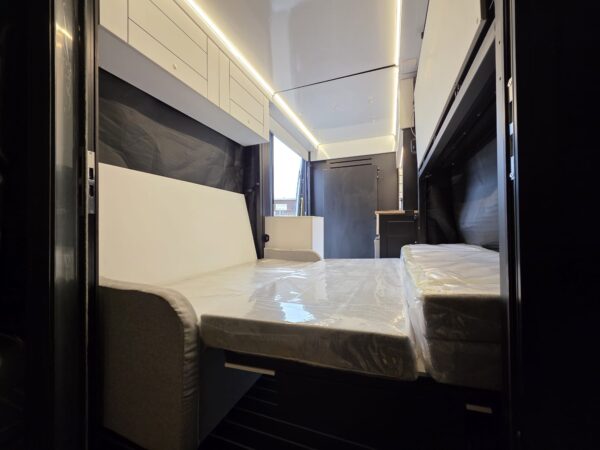 2018 VW Crafter CR35 140BHP Euro6 6sp Manual L3H3 Removable Camper Pod - Image 40