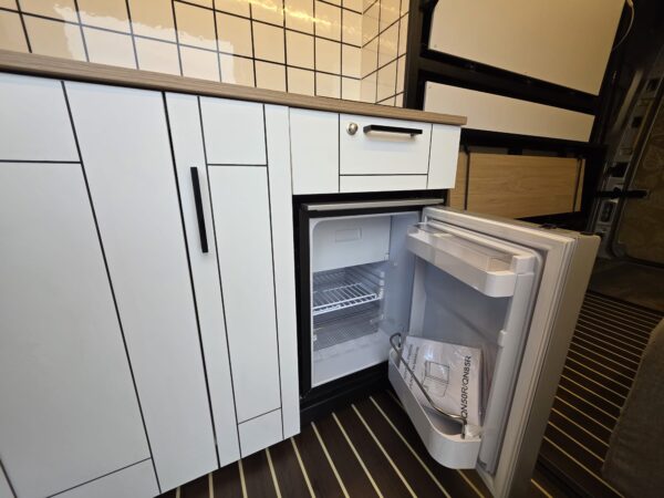 2018 VW Crafter CR35 140BHP Euro6 6sp Manual L3H3 Removable Camper Pod - Image 26