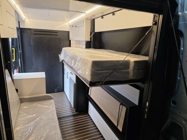 2018 VW Crafter CR35 140BHP Euro6 6sp Manual L3H3 Removable Camper Pod - Image 43