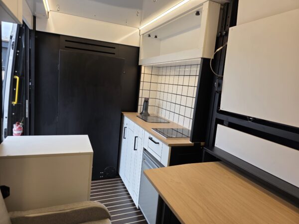2018 VW Crafter CR35 140BHP Euro6 6sp Manual L3H3 Removable Camper Pod - Image 28
