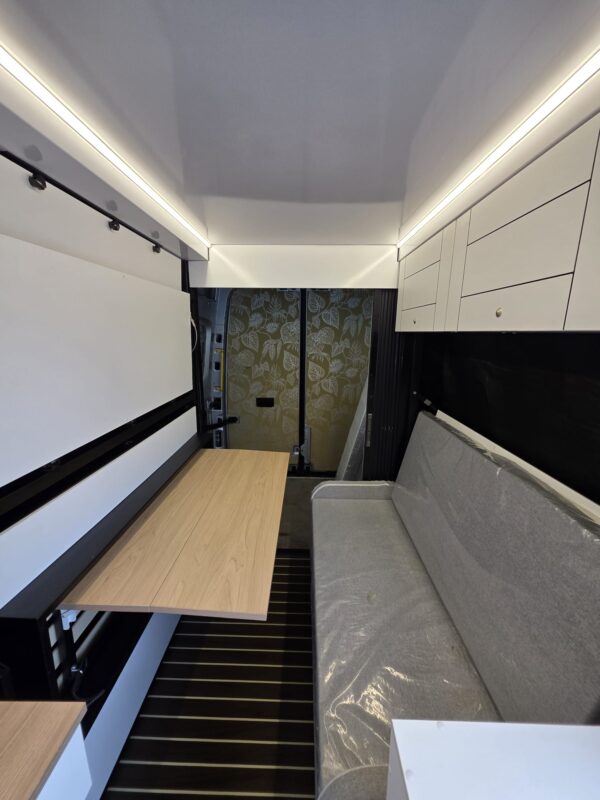 2018 VW Crafter CR35 140BHP Euro6 6sp Manual L3H3 Removable Camper Pod - Image 36