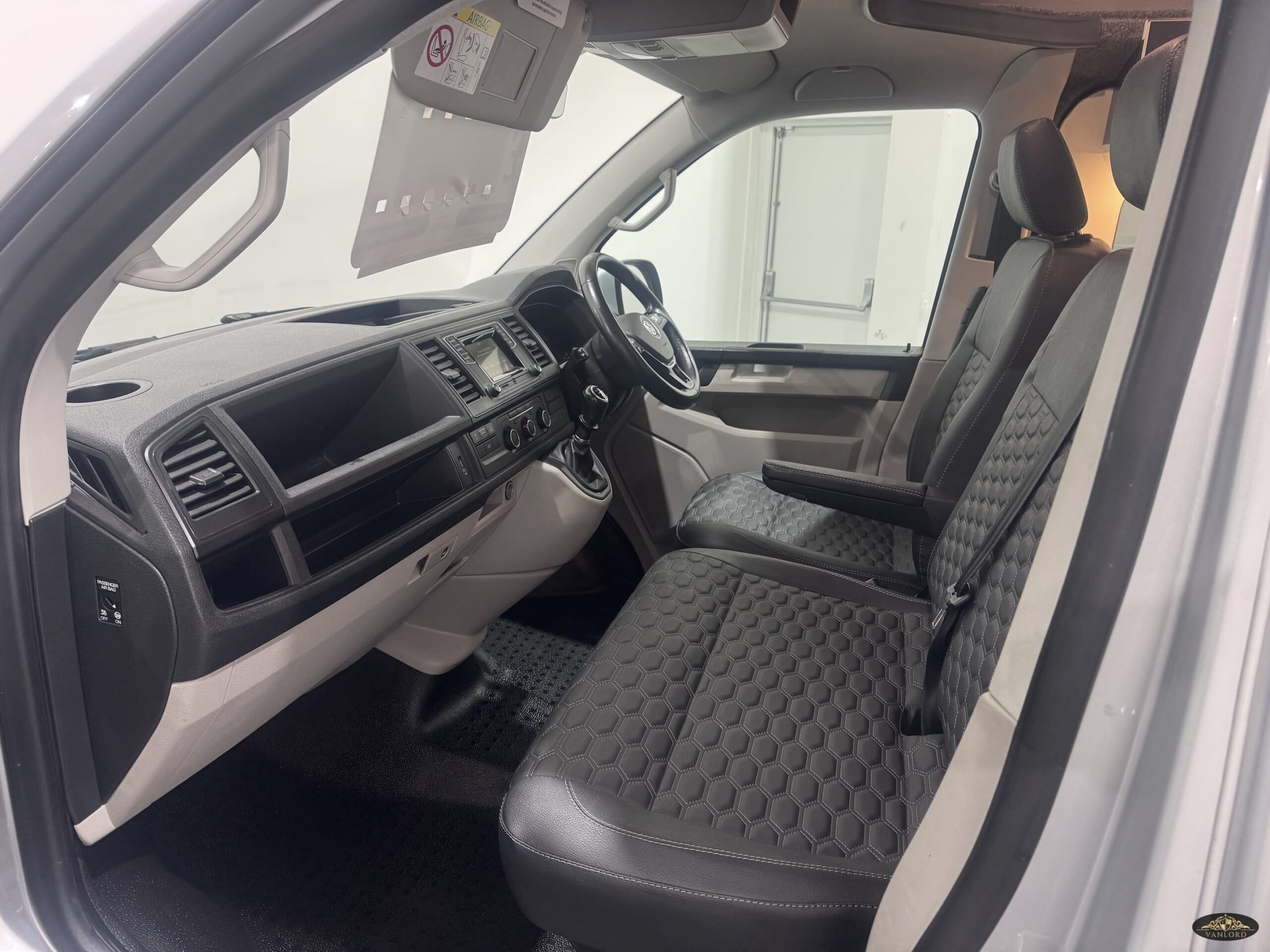 2016 VW Transporter T6 Highline Camper T28 5Sp Manual 102BHP Euro6 SWB - Image 19