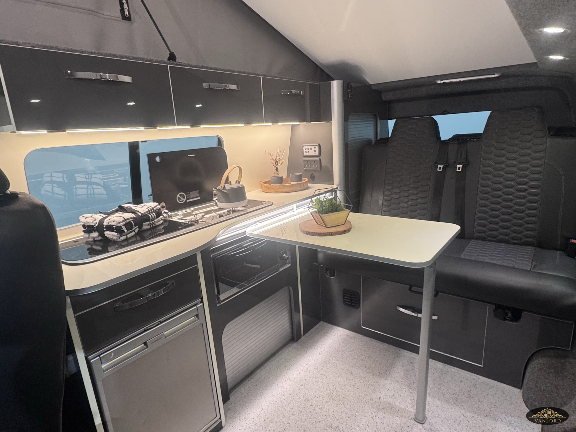 2016 VW Transporter T6 Highline Camper T28 5Sp Manual 102BHP Euro6 SWB - Image 25