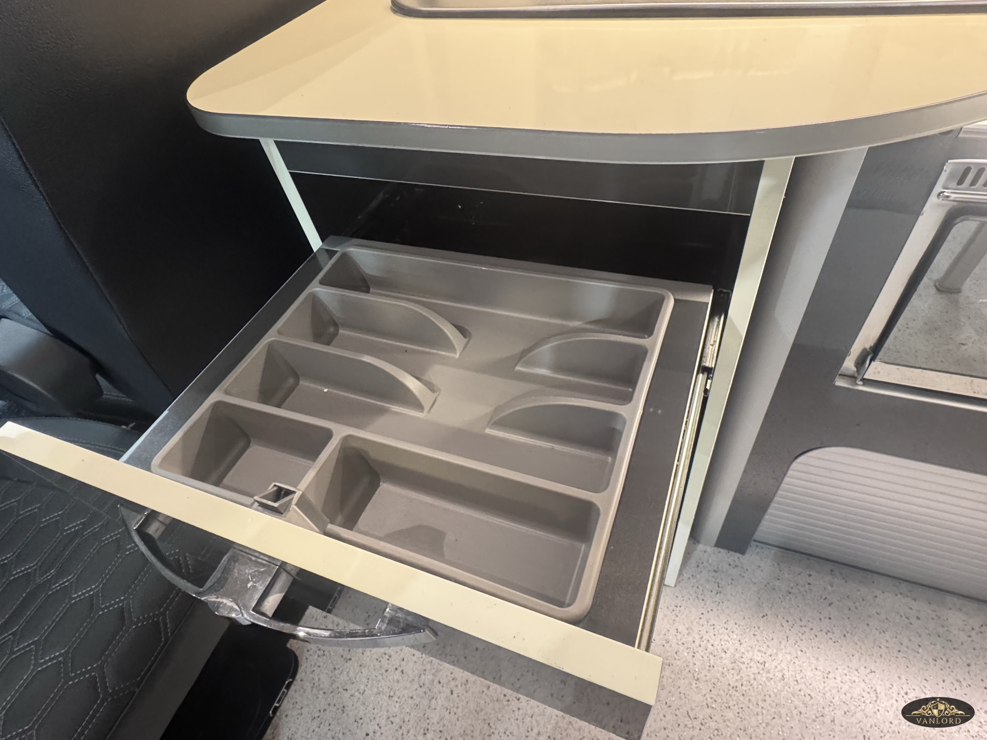 2016 VW Transporter T6 Highline Camper T28 5Sp Manual 102BHP Euro6 SWB - Image 34