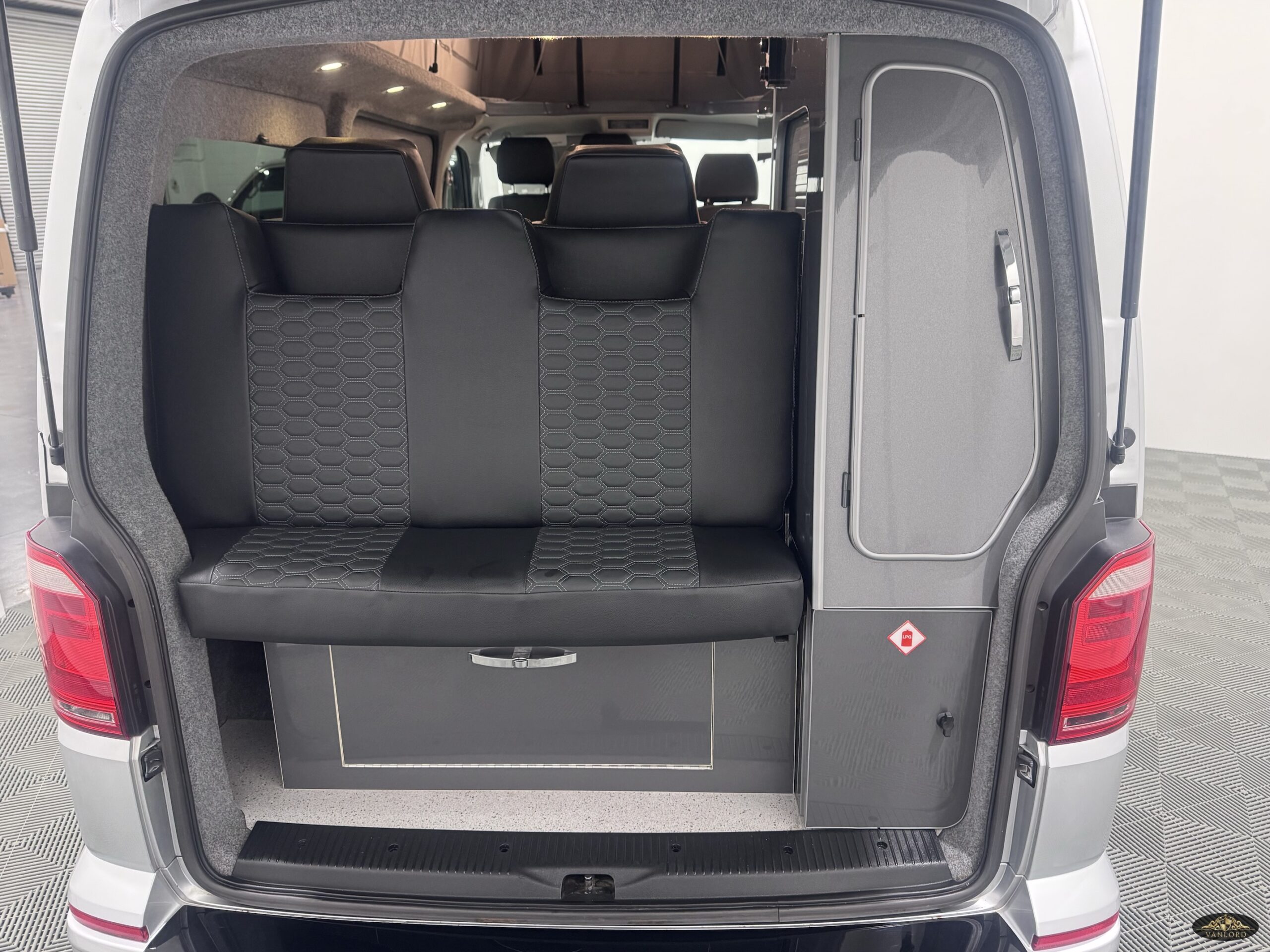 2016 VW Transporter T6 Highline Camper T28 5Sp Manual 102BHP Euro6 SWB - Image 38