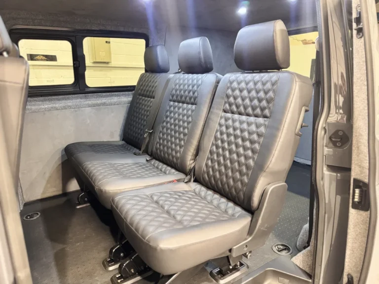 Matching three-seat Kombi row